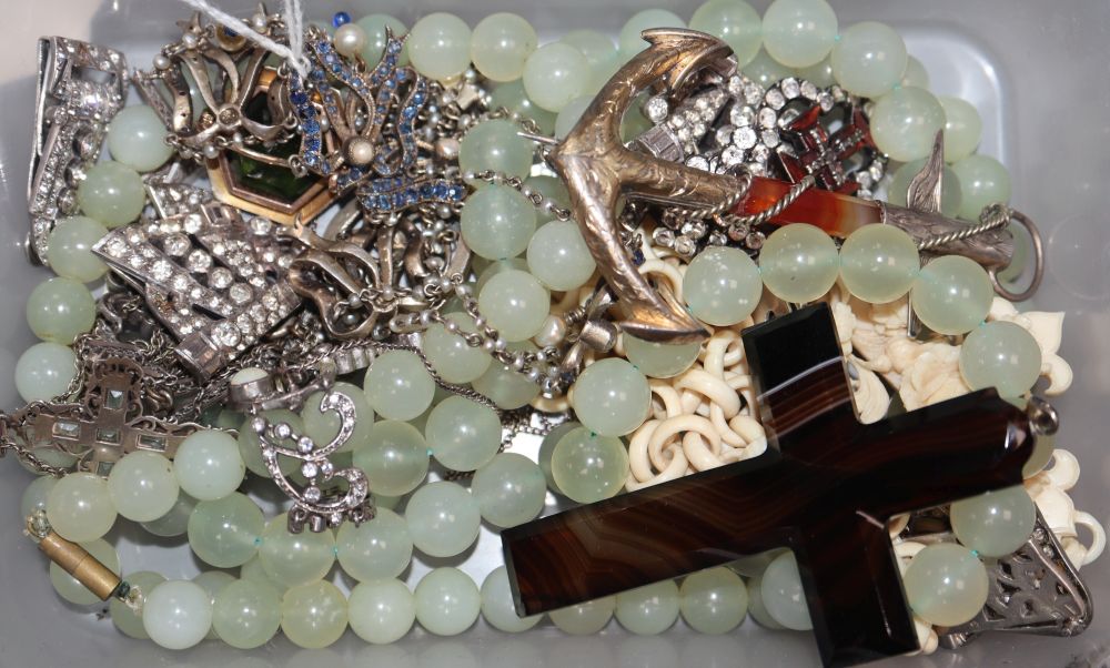 Mixed costume jewellery including 19th century paste set necklace, brooches, hardstone anchor,