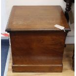 A Victorian walnut commode, W.46cm, D.44cm, H.44cm