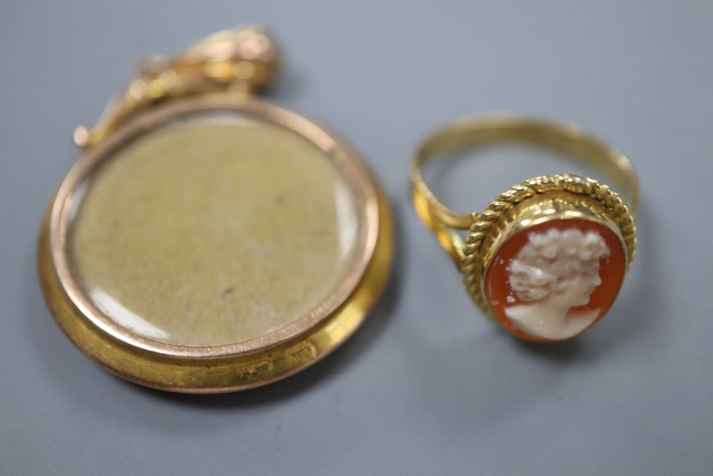 Two 9ct mounted cameo shell pendant brooches, two yellow metal mounted pendants including 9ct and - Image 2 of 3