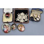 Mixed jewellery including a 19th century seed pearl brooch, 57mm, two pairs of cameo earrings and