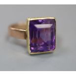 A yellow metal and amethyst set dress ring, size G, gross 4.3 grams.