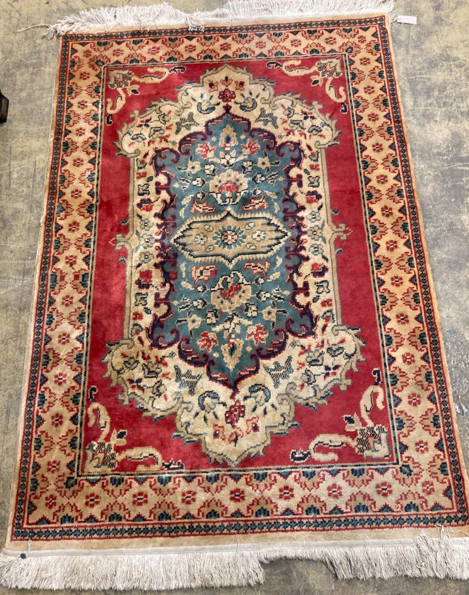 A Caucasian blue ground rug, 128 x 89cm, a Persian style red ground mat and a gold ground rug - Image 3 of 4