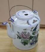 A Chinese cylindrical porcelain tea pot