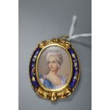 A 750 yellow metal and enamel mounted oval portrait pendant brooch, 39mm, gross 11.1 grams.