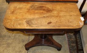 An early Victorian rosewood folding card table, W.91cm, D.45cm, H.72cm