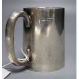 A George VI silver mug, with engraved initials, Lee & Wigfull, Sheffield, 1937, 93mm, 197 grams.