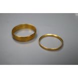Two 22ct gold wedding bands, gross 4.9g.
