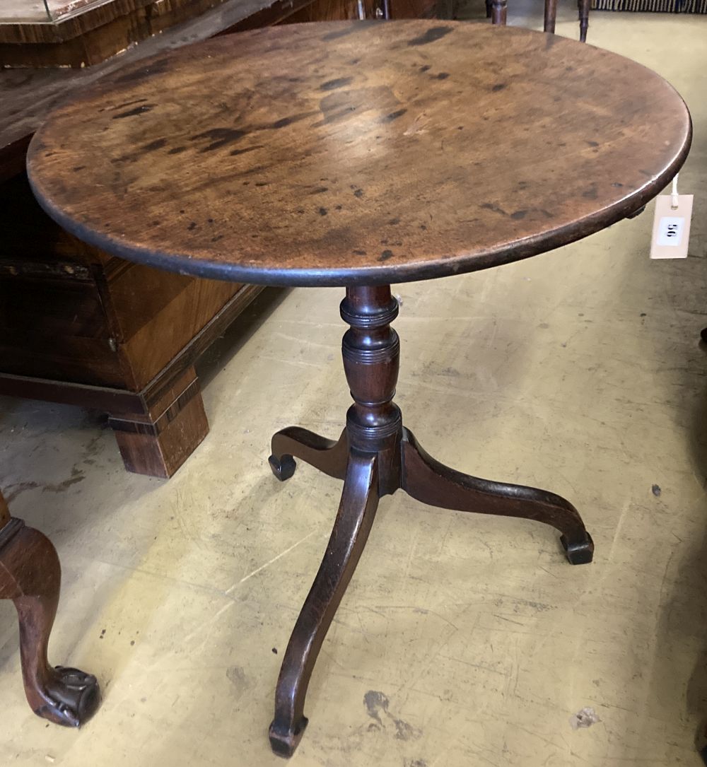 An early 19th century mahogany tilt top tea table, diameter 68cm - Image 2 of 2