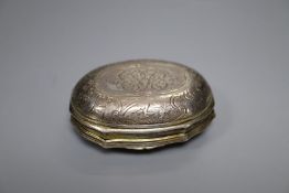 An 18th century gilt white metal and banded agate set snuff box, unmarked, 64mm.