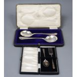 A George V cased pair of silver serving spoons, Sheffield, 1921 and a cased silver christening pair,
