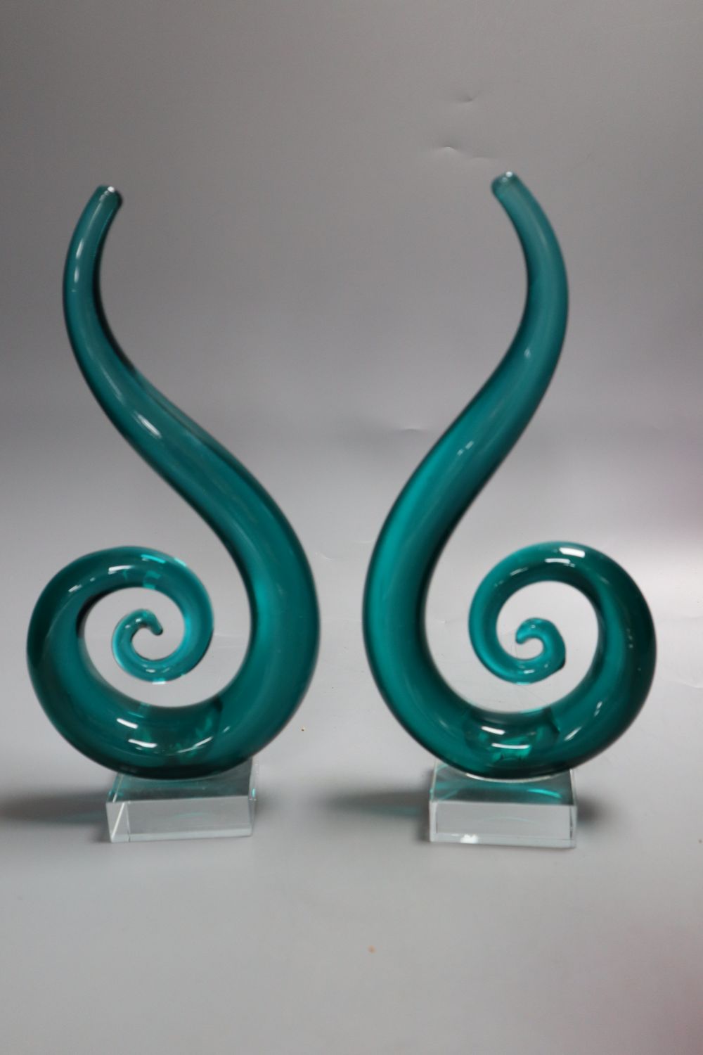 A ruby 'Jack in the Pulpit' glass vase, height 32cm and a pair of green glass scrolls - Image 2 of 3