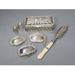 A Victorian silver trinket box, three silver wine labels, a Victorian silver butter knife & two