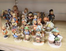 Nineteen Hummel figures or groups, a Beswick spaniel and another figure, tallest 16.5cm (21)