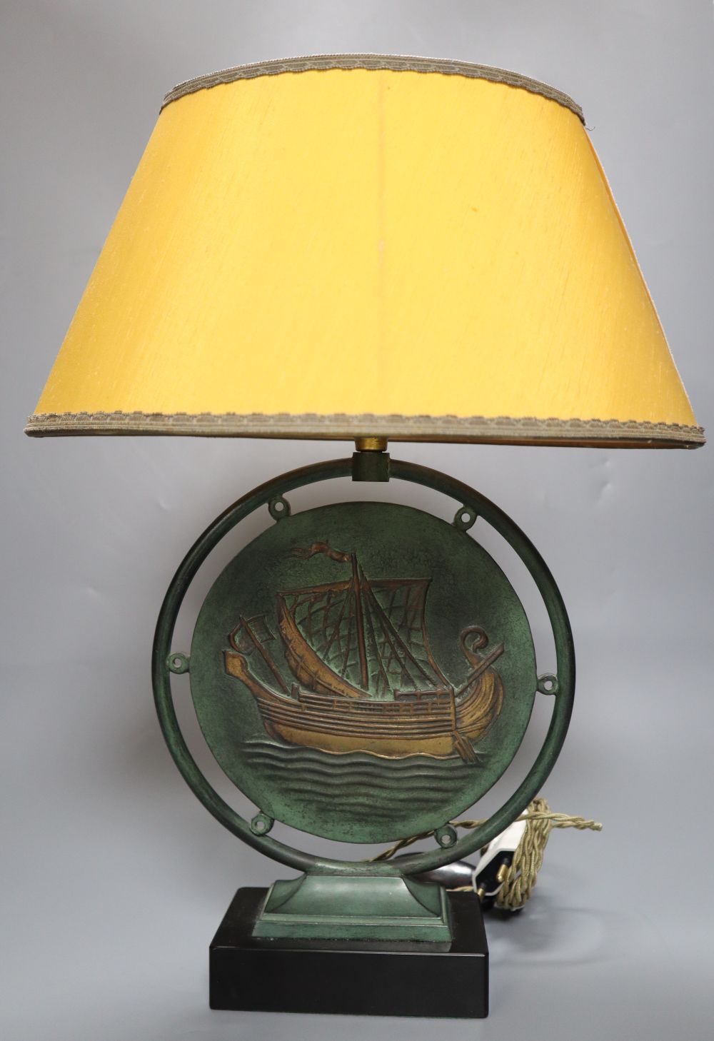 After Le Verrier - a bronze lamp stem cast with a viking longboat, 24cm - Bild 3 aus 3