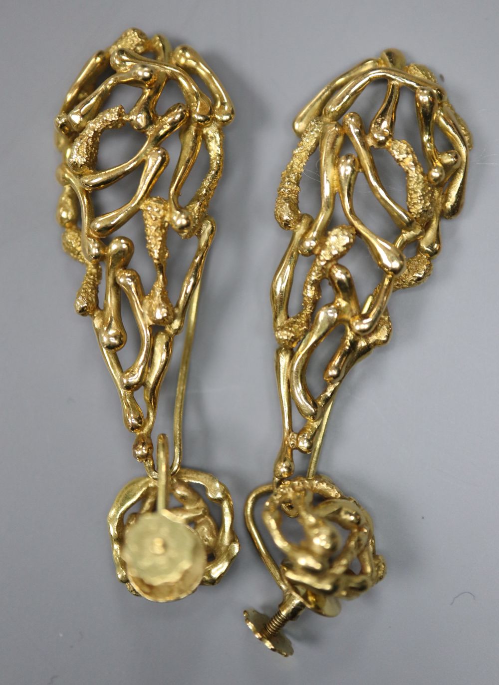 A pair of 18ct yellow modernist earrings of openwork 'branch' design, with screw-back fittings and - Image 2 of 2