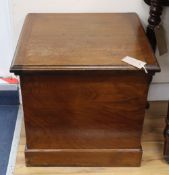 A Victorian walnut commode, W.46cm, D.44cm, H.44cm