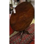 A George III oak circular tilt-top tea table, diameter 80cm