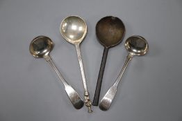 A pair of George IV silver fiddle pattern sauce ladles, Patrick Sutherland, Edinburgh, 1826 and