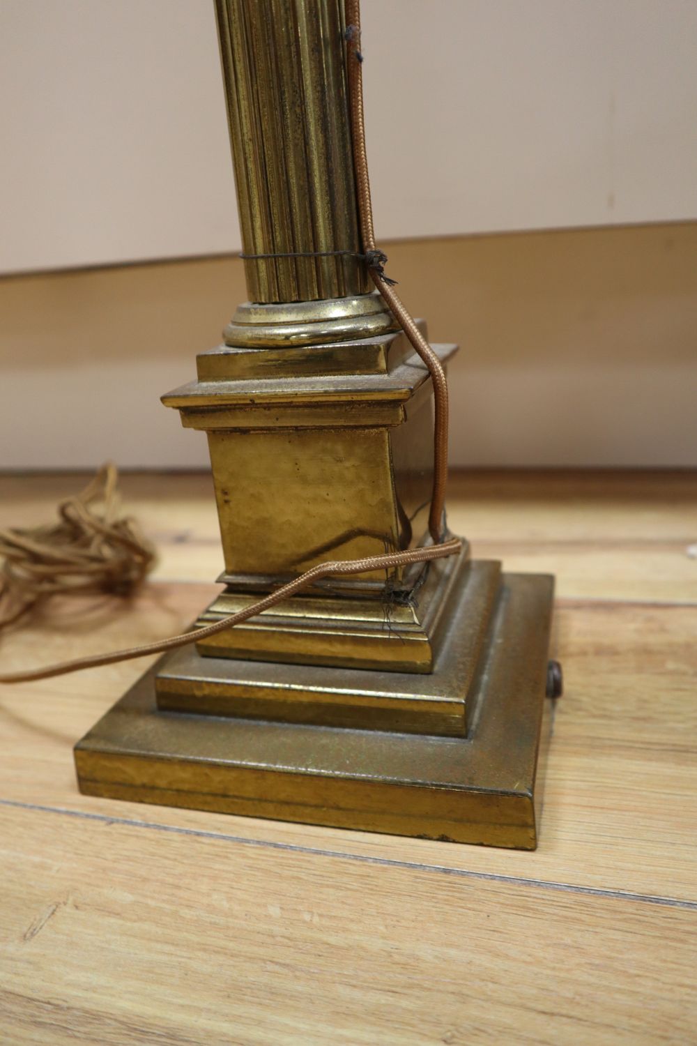 A Victorian brass stem oil lamp, height 58cm excl light fitting - Image 4 of 4