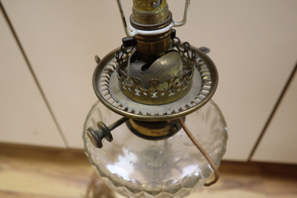 A Victorian brass stem oil lamp, height 58cm excl light fitting - Image 3 of 4