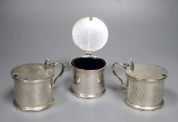 A matched set of three modern silver drum mustards with liners, Spink & Son, London 1773(2) &