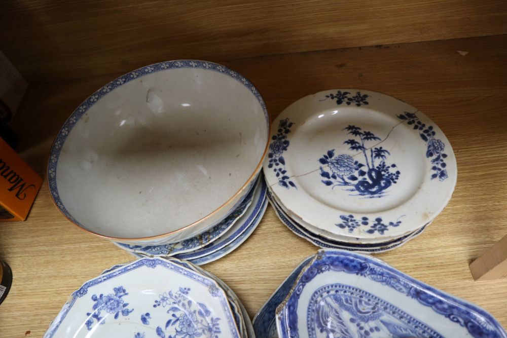 Twenty nine pieces of 19th century Chinese blue and white export porcelain to include dishes, plates - Image 2 of 4