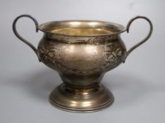 A George V silver two handled pedestal vase, Chester, 1913,11.3cm, 6oz.