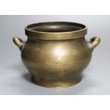 A Chinese bronze censer, height 11.5cm