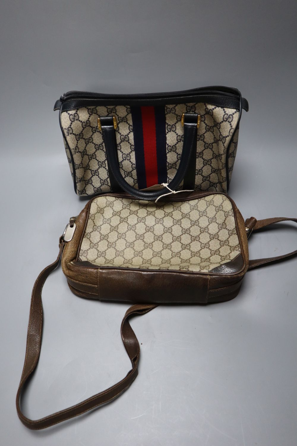 A Gucci handbag, in red holder, and one other Gucci bag - Image 2 of 4