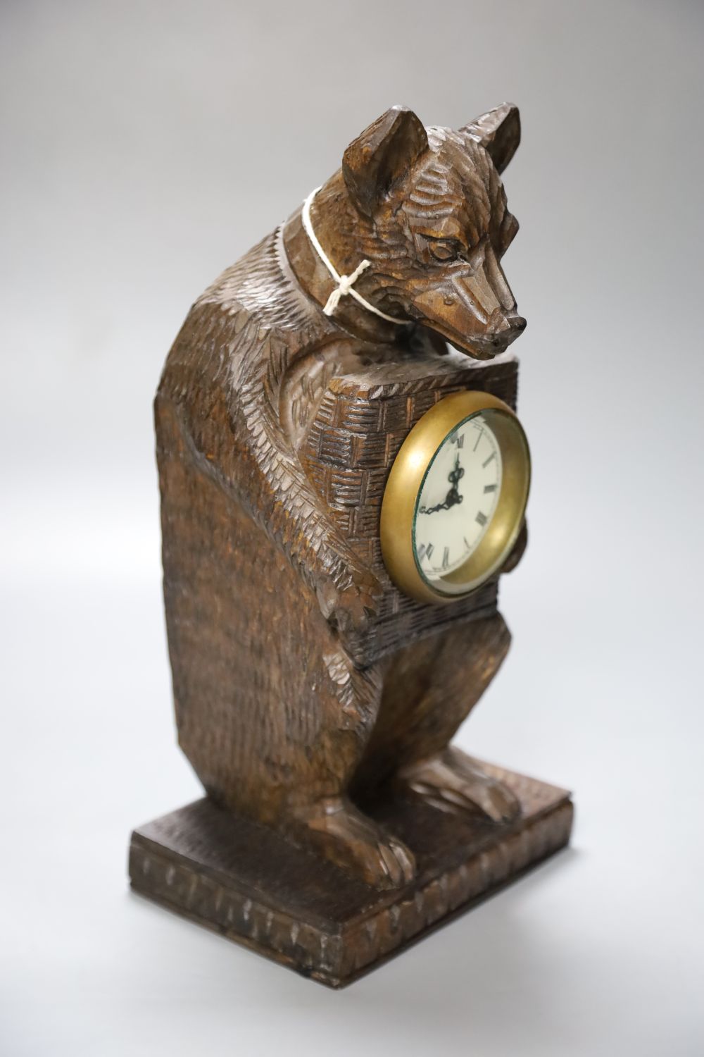 A modern carved pine bear timepiece in Black Forest style, 13cmCONDITION: Good condition - Image 2 of 4