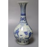 A Chinese blue and white porcelain vase, 27cmCONDITION: Good condition