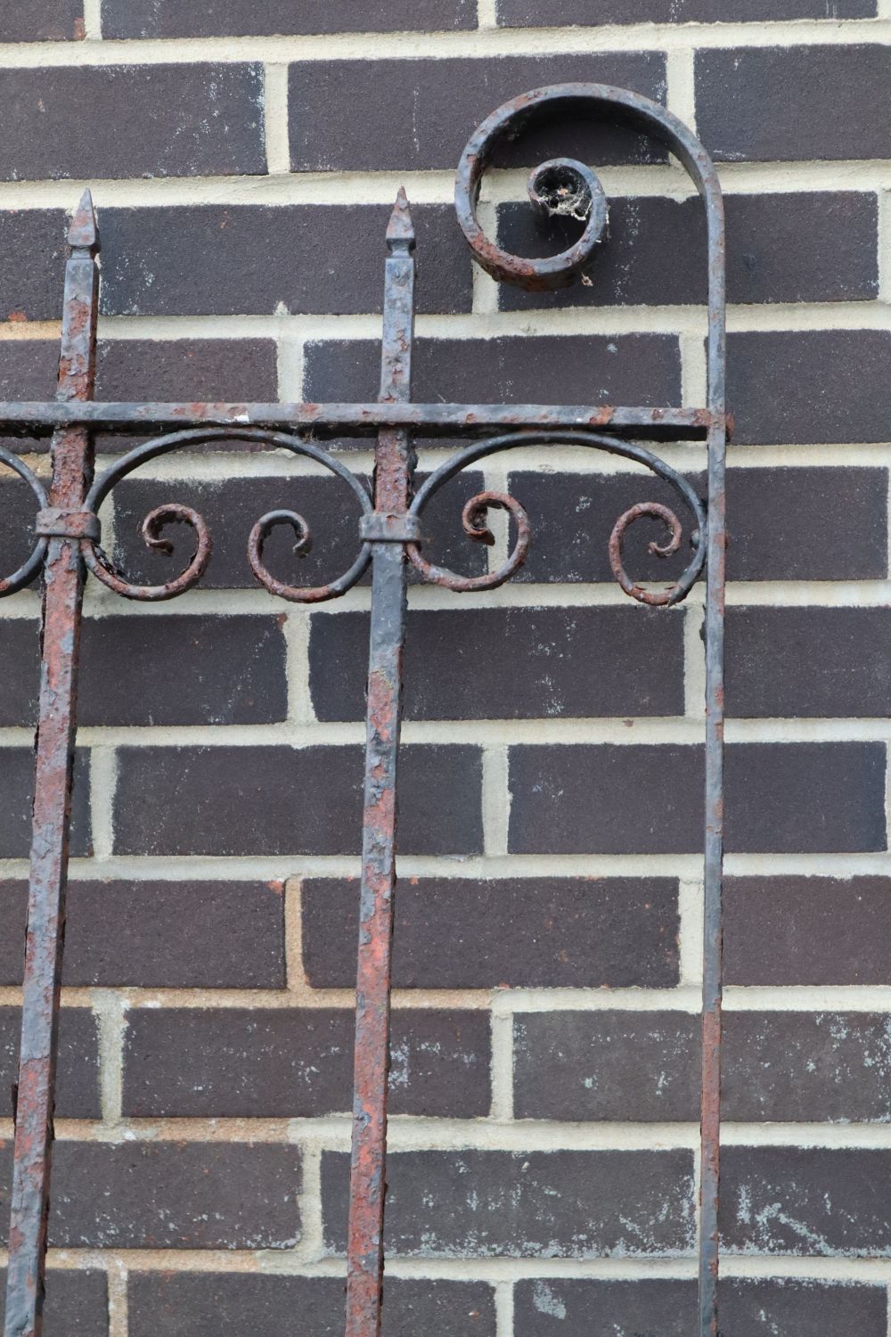 A pair of wrought iron gates, each gate 177cm wide, 193cm high - Image 4 of 7