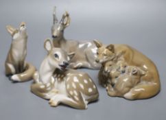 Royal Copenhagen: two deer, a fox and a fox groupCONDITION: Good condition.