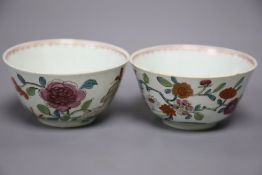 A pair of porcelain tea bowls by Chaffers, Liverpool c.1760, height 4cm