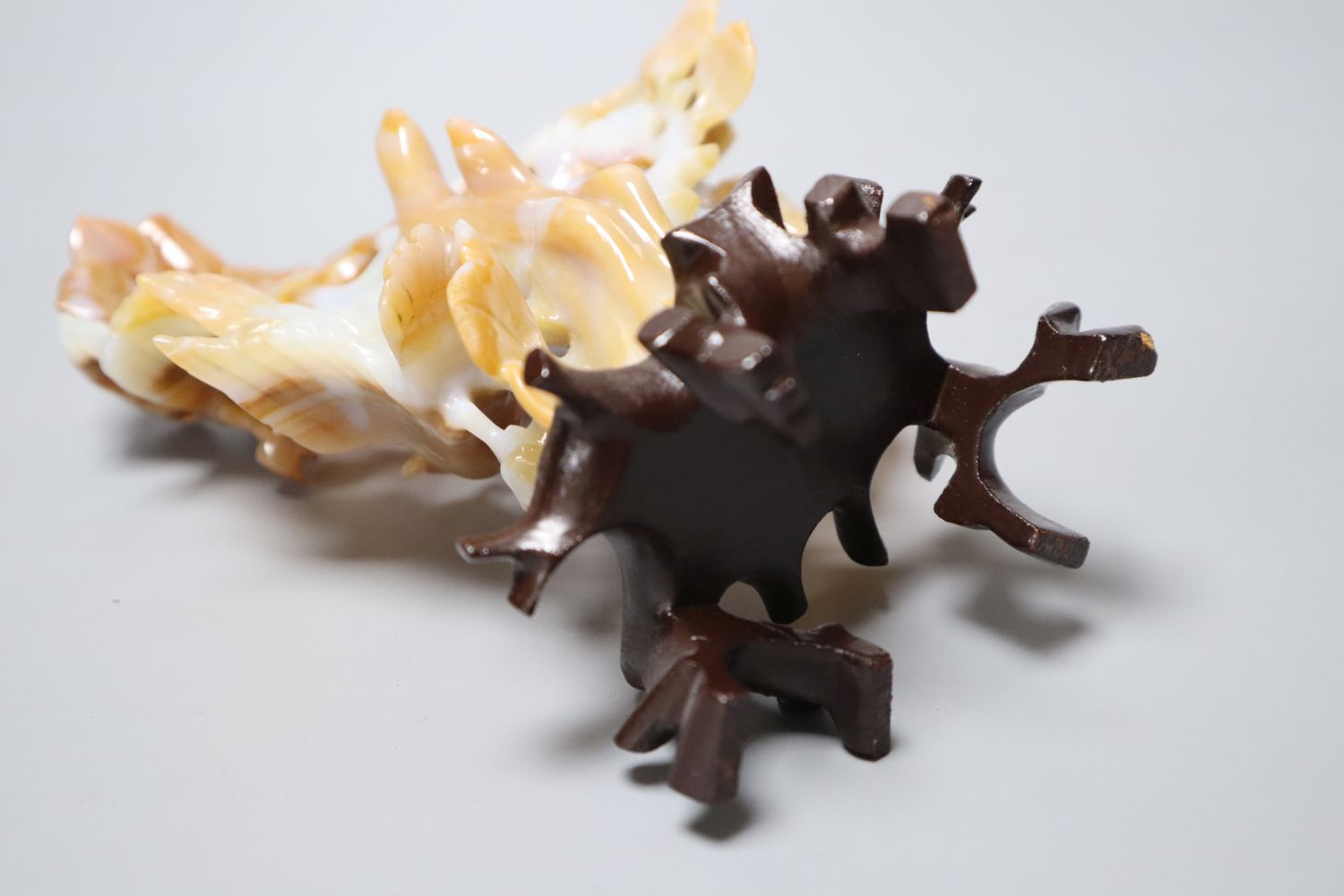 A Chinese agate model of a tree and birds, 19cm high - Bild 5 aus 5