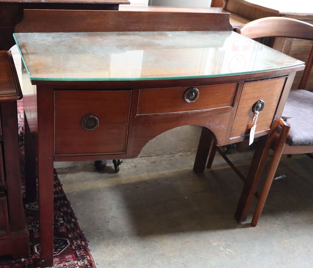 A Regency style mahogany bow-fronted dressing table, width 94cm depth 48cm height 74cm