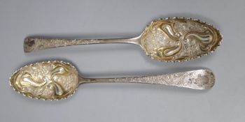A pair of George III silver Old English pattern 'berry spoons', London, 1809, 22.2cm, 115 grams.