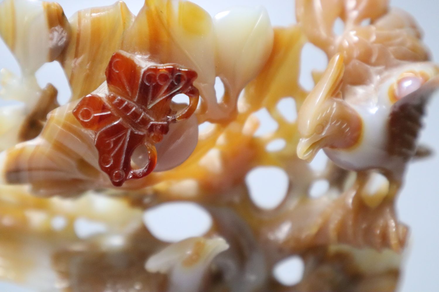 A Chinese agate model of a tree and birds, 19cm high - Bild 3 aus 5