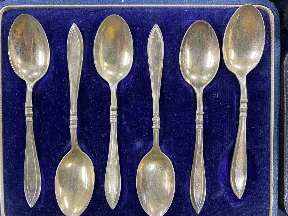 A cased Edwardian silver christening trio, Chester, 1908/09 and a cased set of six silver - Image 2 of 3