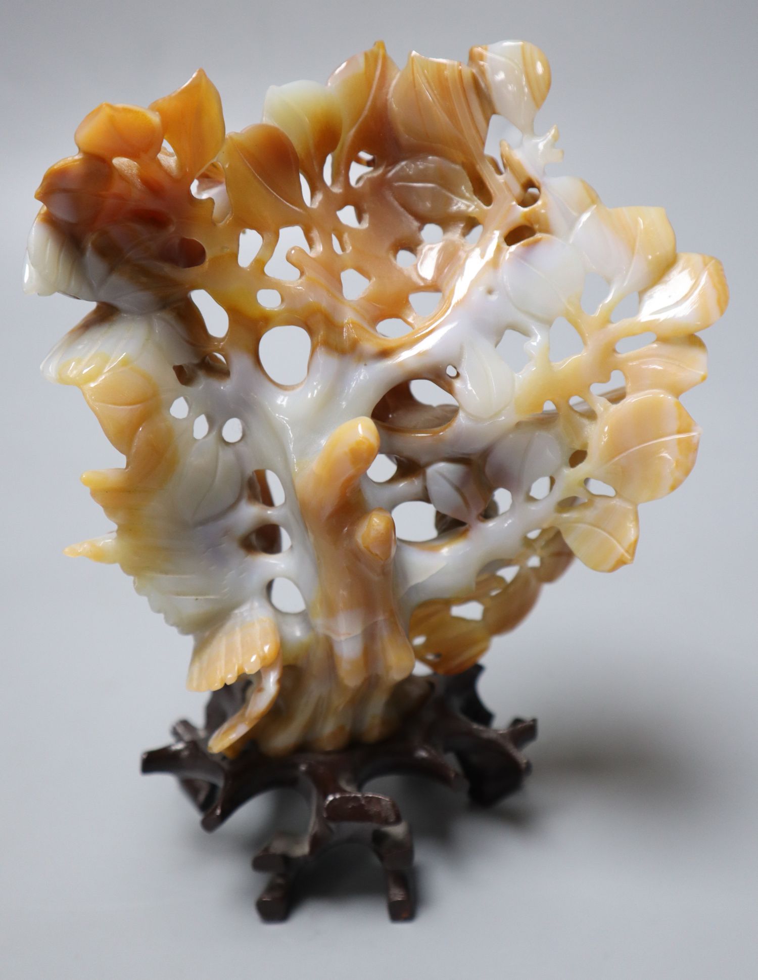 A Chinese agate model of a tree and birds, 19cm high - Bild 4 aus 5