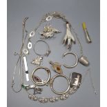 Assorted white metal jewellery, claw brooch etc.