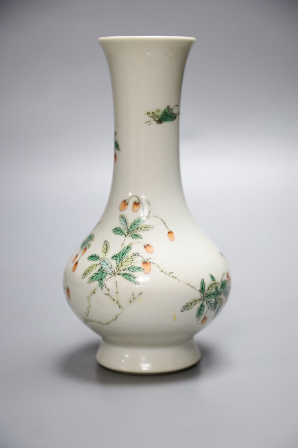 A Chinese famille rose vase - Image 2 of 4