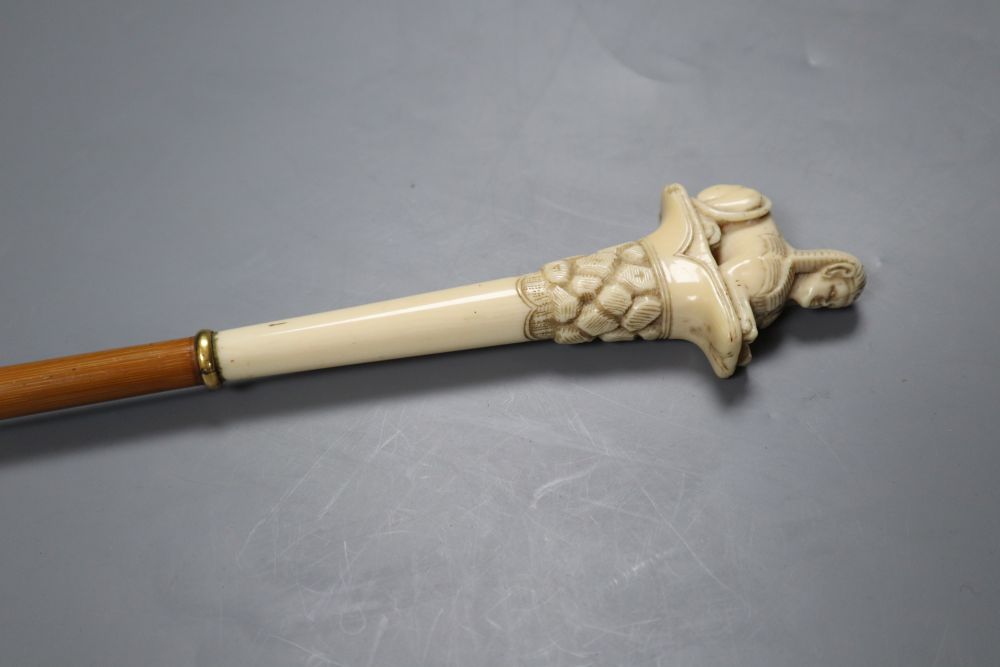 An early 20th century ivory sphinx parasol handle, 84cm - Image 3 of 4