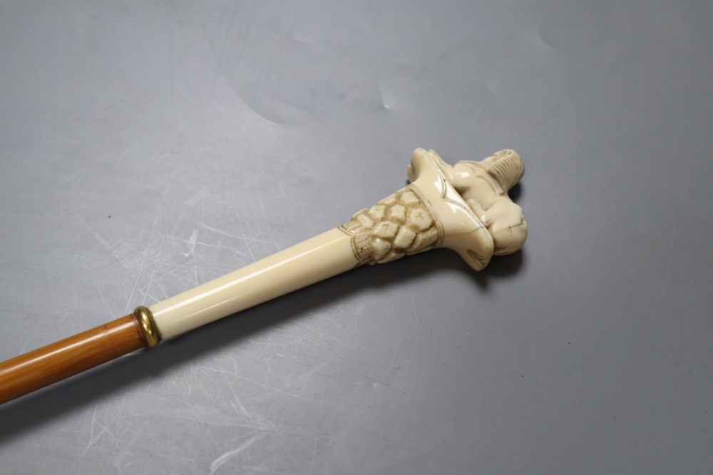 An early 20th century ivory sphinx parasol handle, 84cm - Image 4 of 4