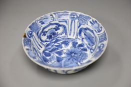 A Chinese Kraak blue and white bowl, c.1640, diameter 15cm