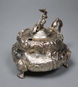 An early Victorian silver chinoiserie decorated mustard pot, IMW, London, 1843, height 10cm, gross