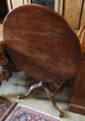 A George III mahogany tilt-top occasional table on tripod base (top repaired), diameter 77cm