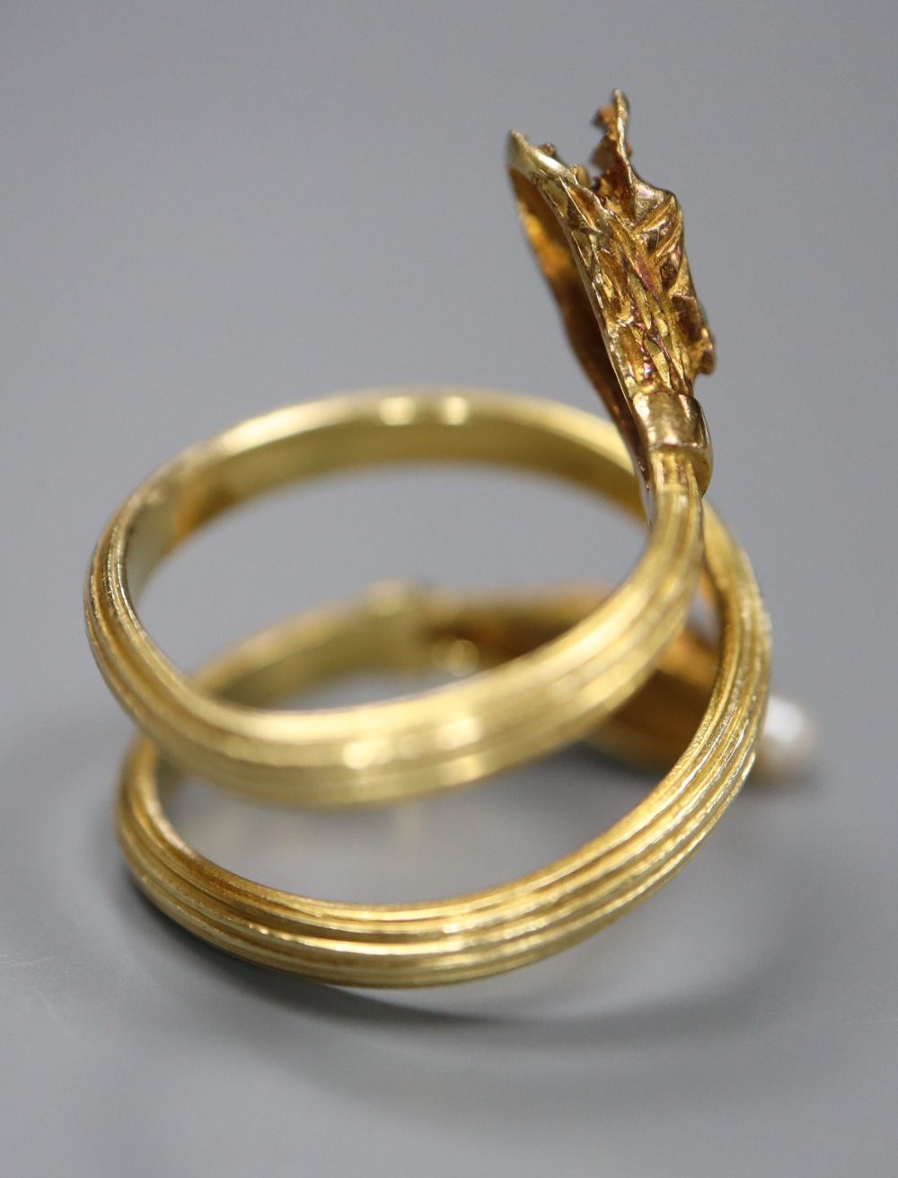 A Georgian style reeded yellow metal and gem set twin headed serpent ring, seed pear later added, - Image 3 of 3