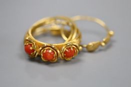 A continental 18k and three stone split coral set multi shank ring, gross 5.7 grams.CONDITION: The