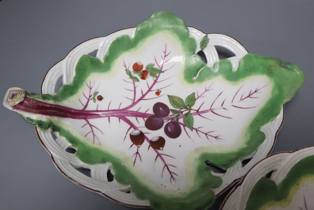 A pair of Chelsea leaf dishes, circa 1758, brown anchor marks (wear)CONDITION: Dish with grapes - Image 3 of 5